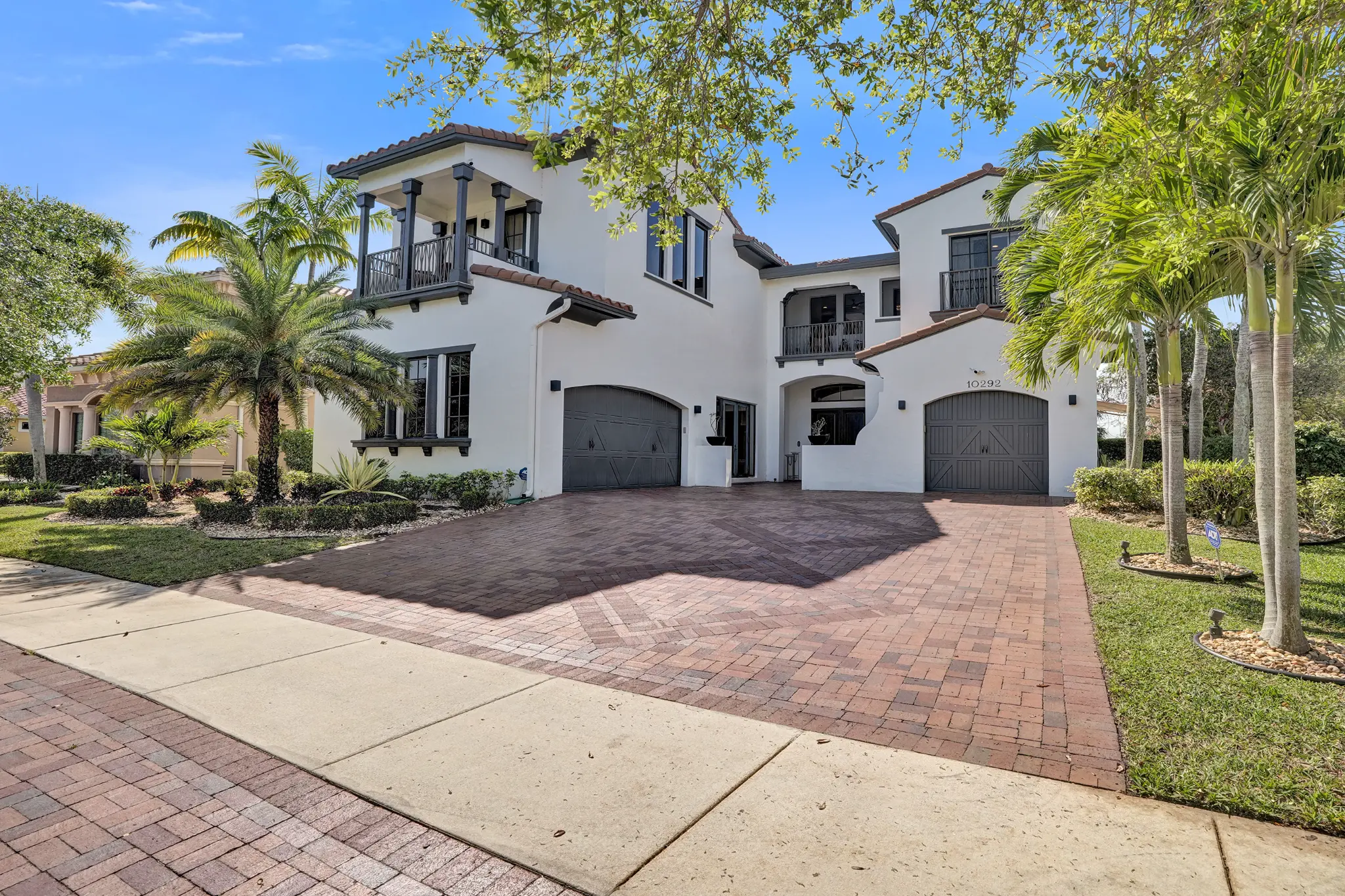 Front facade of 10292 Emerson St